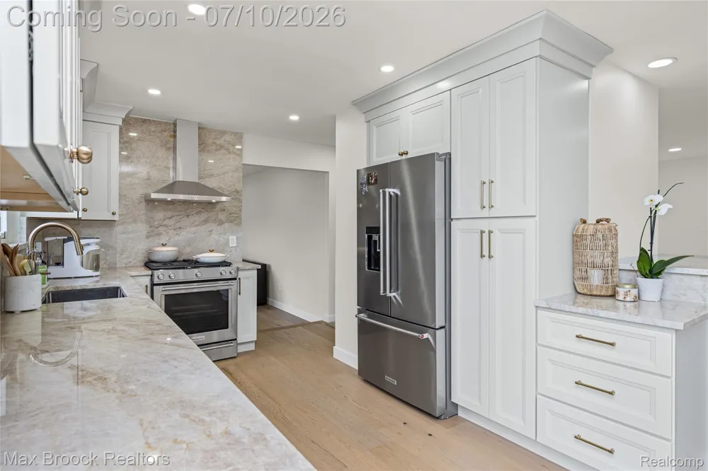 2000 Matthew Street Commerce Charter Township, MI 48390
