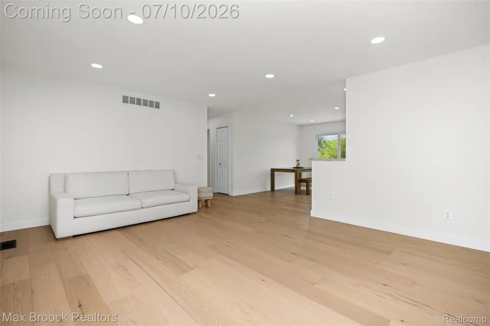 2000 Matthew Street Commerce Charter Township, MI 48390