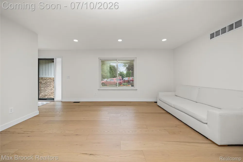 2000 Matthew Street Commerce Charter Township, MI 48390