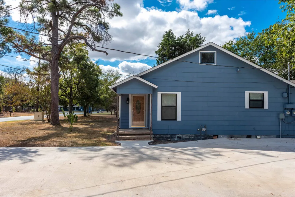 406 Lexington Road #1 Elgin, TX 78621