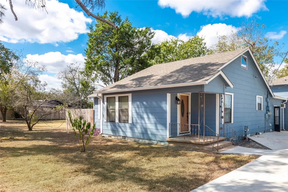406 Lexington Road #1 Elgin, TX 78621