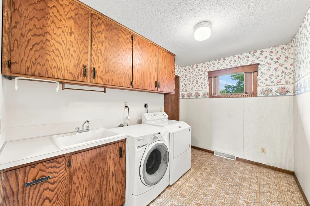 1017 9th Street Gaylord, MN 55334