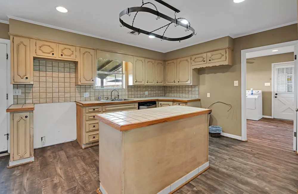 596 Saffle Road Robinson, TX 76706