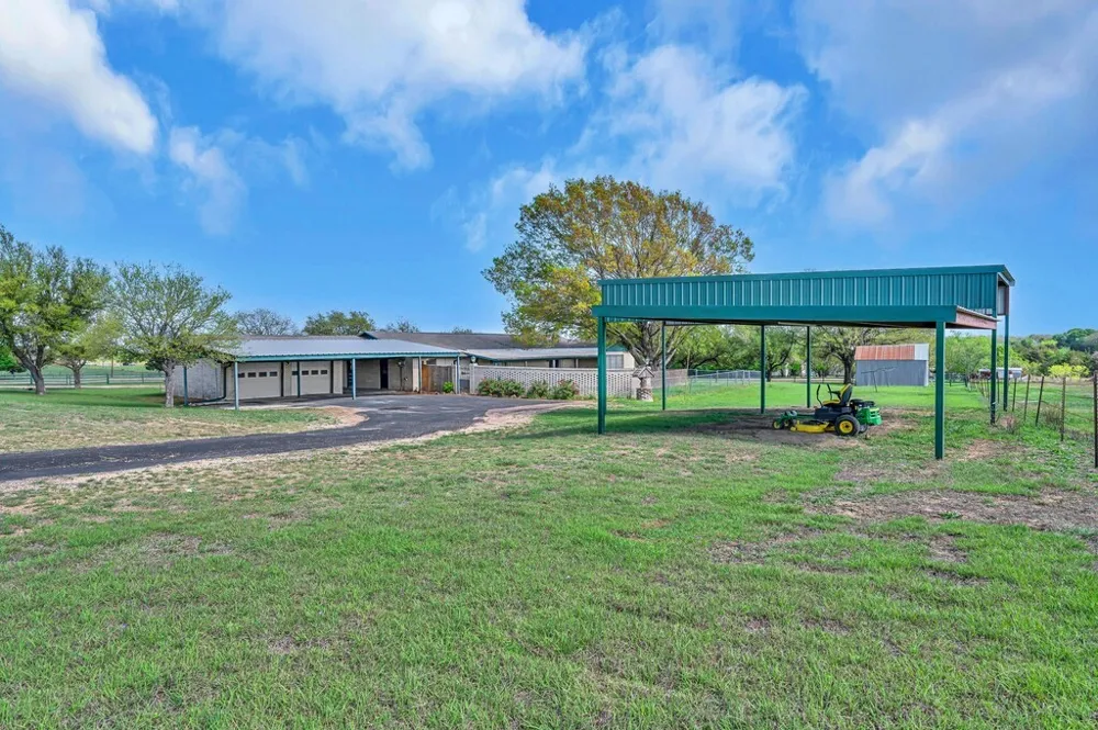 596 Saffle Road Robinson, TX 76706