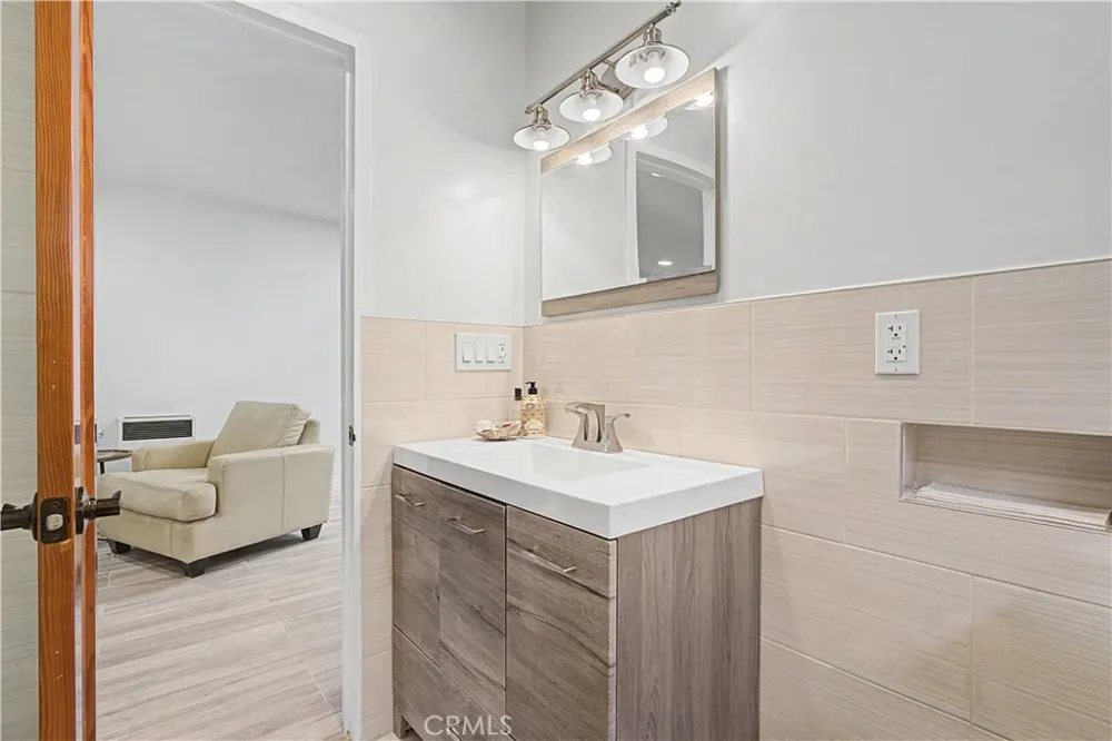 1725 Axenty Redondo Beach, CA 90278