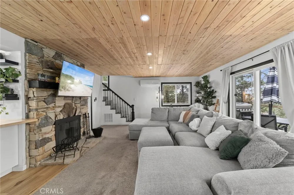 27638 Oak Knoll Lake Arrowhead, CA 92326
