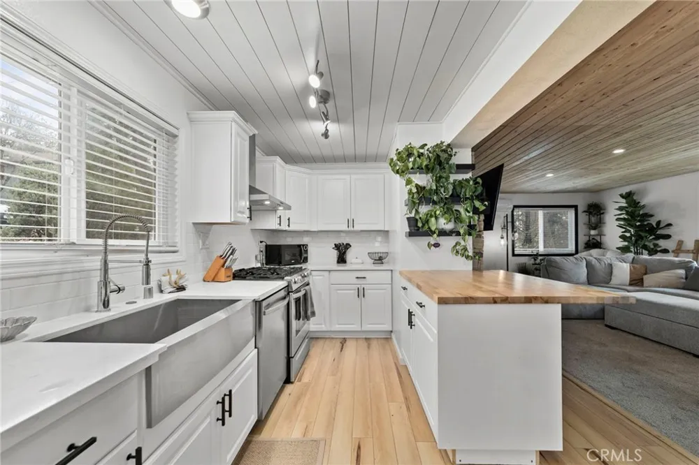 27638 Oak Knoll Lake Arrowhead, CA 92326