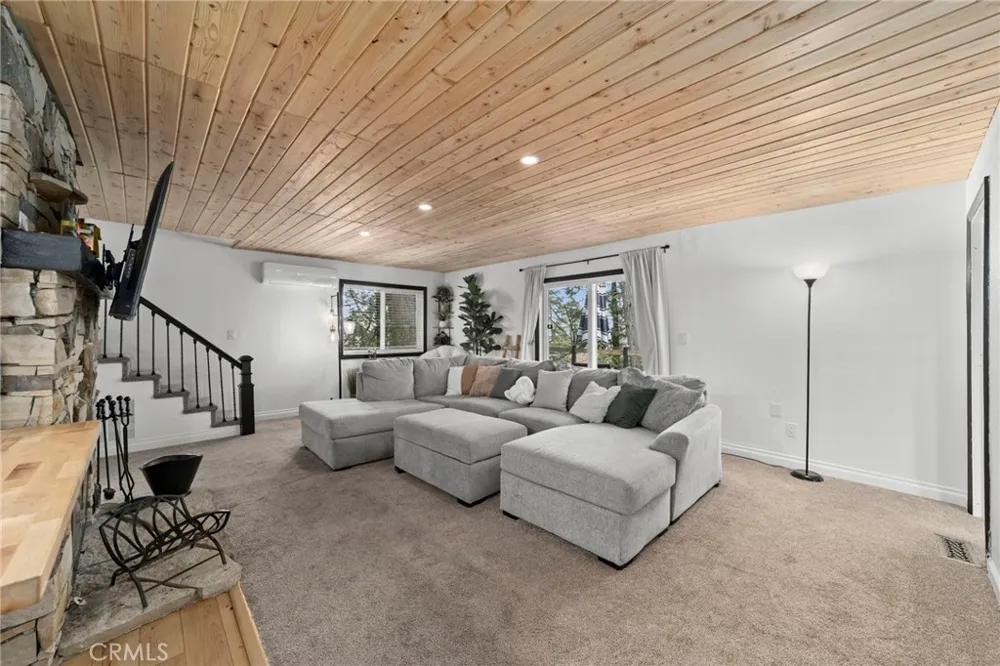 27638 Oak Knoll Lake Arrowhead, CA 92326