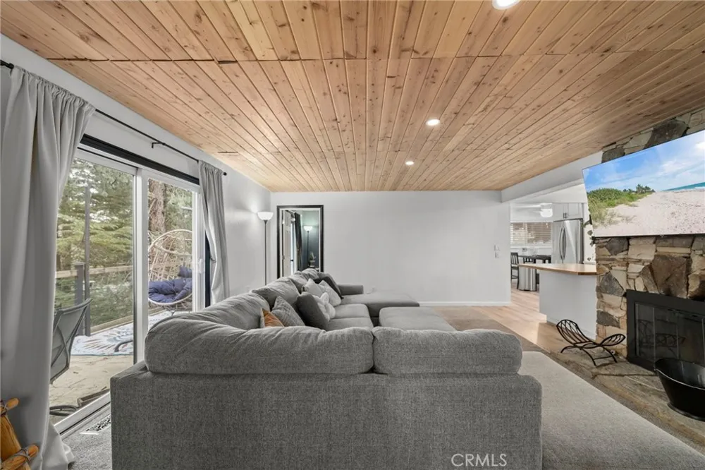 27638 Oak Knoll Lake Arrowhead, CA 92326