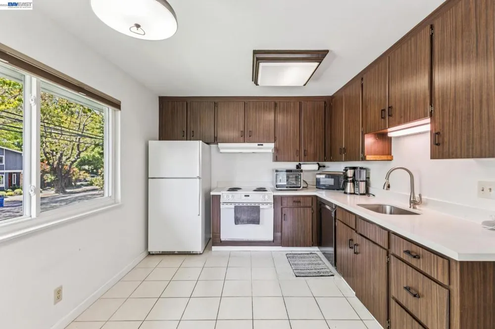 1401 Cottage St #D Alameda, CA 94501