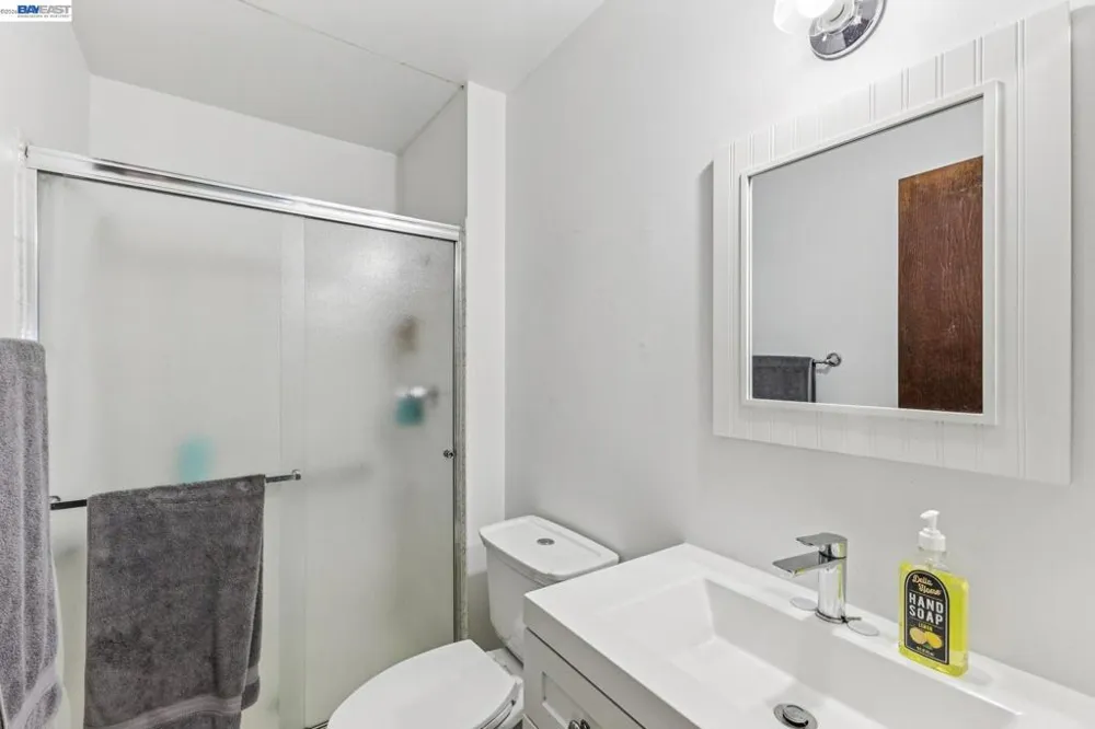 1401 Cottage St #D Alameda, CA 94501