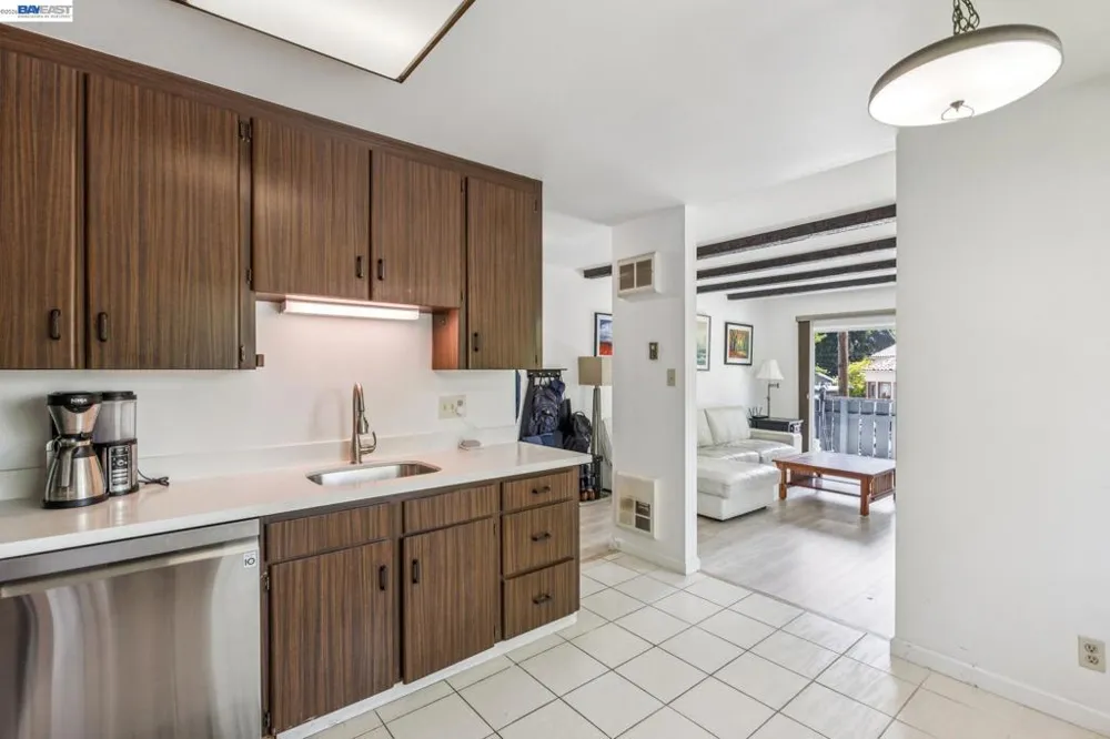 1401 Cottage St #D Alameda, CA 94501