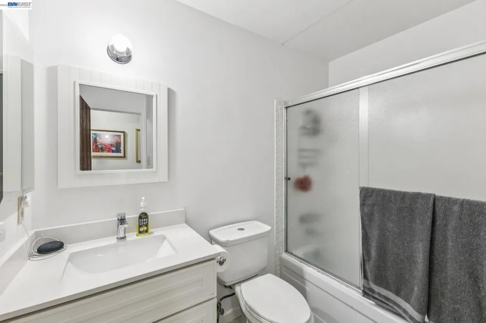 1401 Cottage St #D Alameda, CA 94501