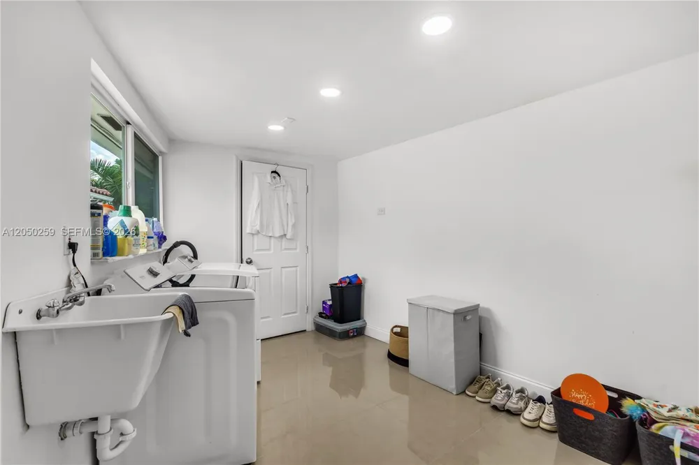 2424 NE 18th Ave Wilton Manors, FL 33305