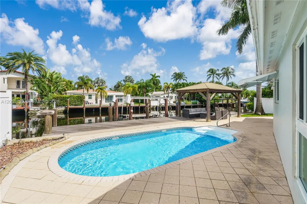 2424 NE 18th Ave Wilton Manors, FL 33305