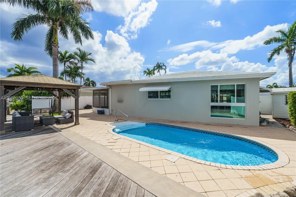 2424 NE 18th Ave Wilton Manors, FL 33305
