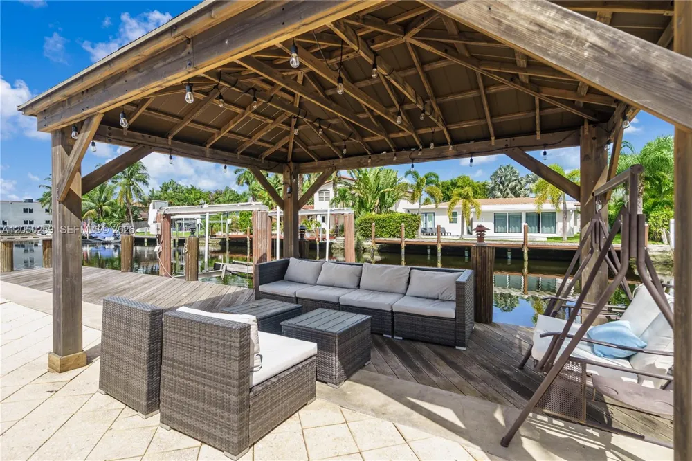 2424 NE 18th Ave Wilton Manors, FL 33305