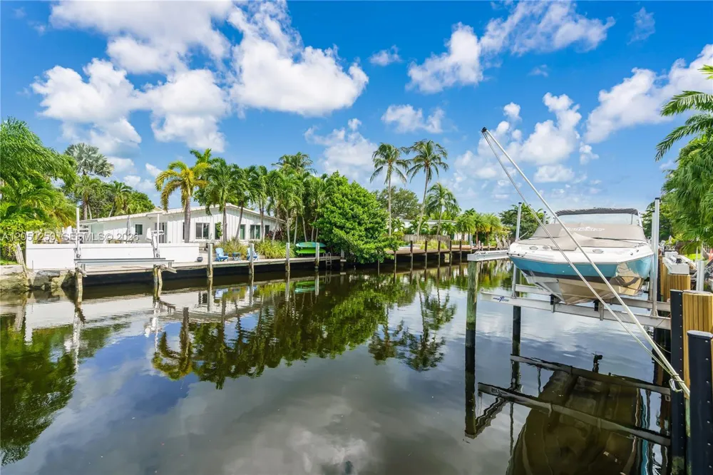 2424 NE 18th Ave Wilton Manors, FL 33305