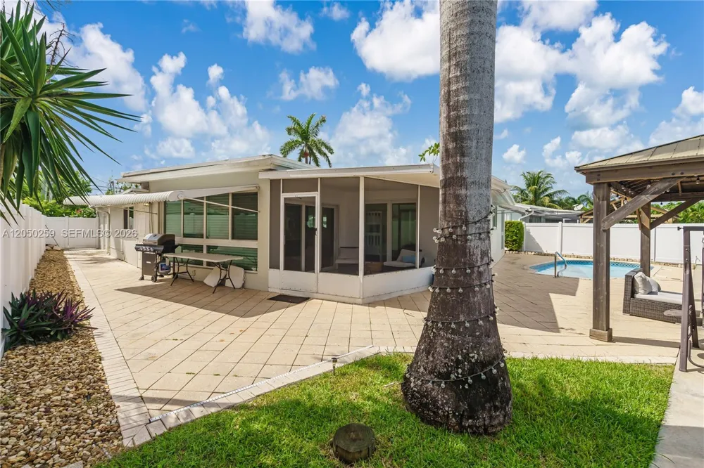 2424 NE 18th Ave Wilton Manors, FL 33305