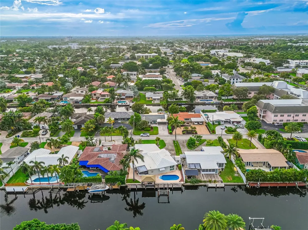 2424 NE 18th Ave Wilton Manors, FL 33305
