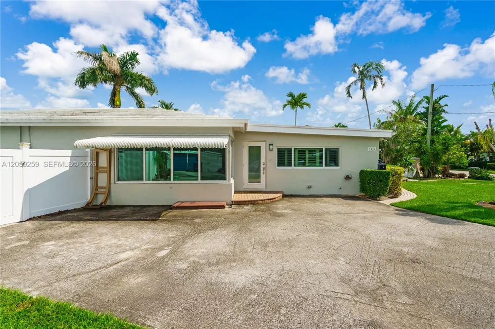2424 NE 18th Ave Wilton Manors, FL 33305