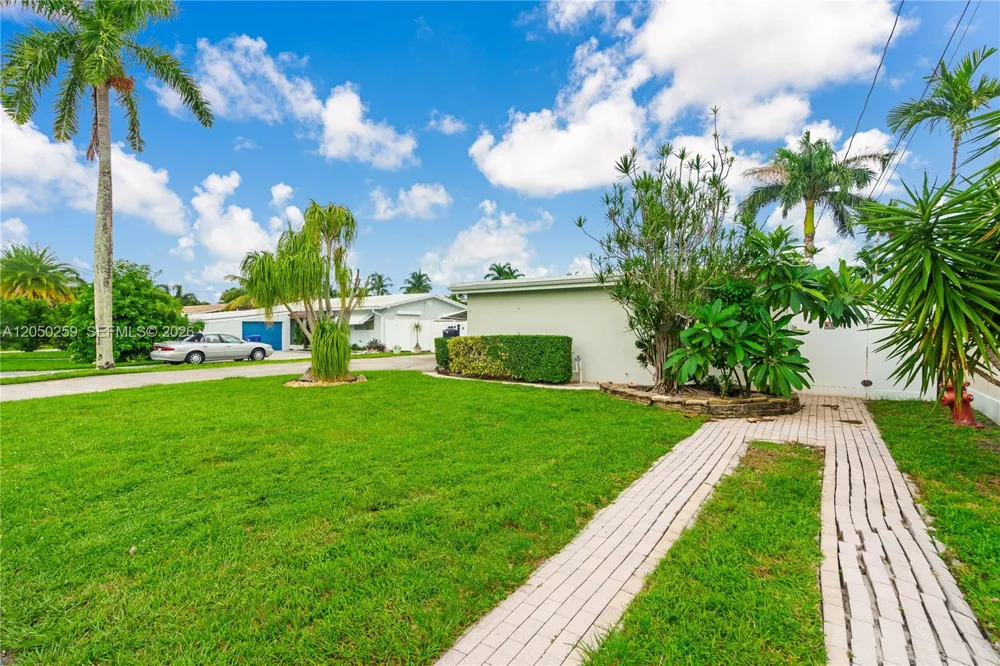 2424 NE 18th Ave Wilton Manors, FL 33305