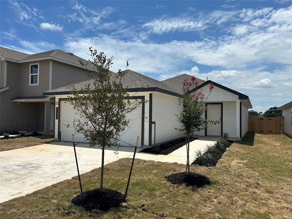 117 Mullins Drive Rockdale, TX 76567