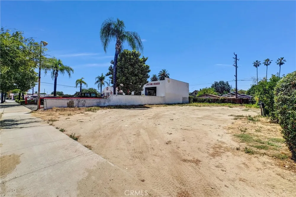 968 E Mission Boulevard Pomona, CA 91766