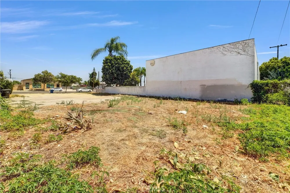 968 E Mission Boulevard Pomona, CA 91766