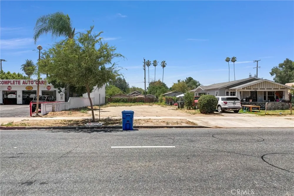 968 E Mission Boulevard Pomona, CA 91766