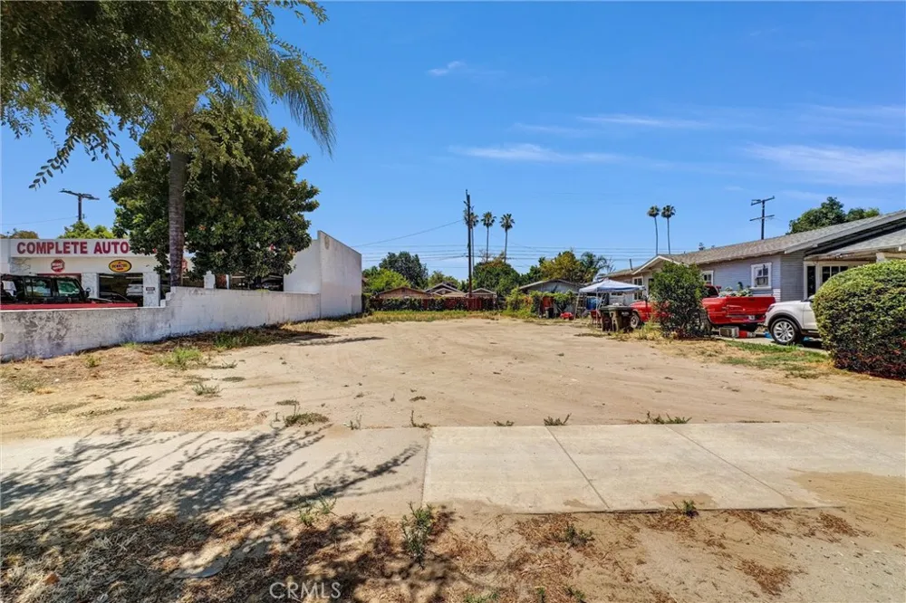 968 E Mission Boulevard Pomona, CA 91766
