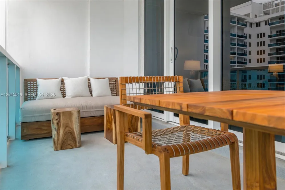 102 24th St #1110 Miami Beach, FL 33139
