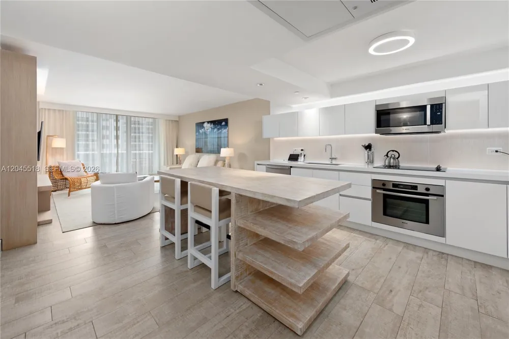 102 24th St #1110 Miami Beach, FL 33139