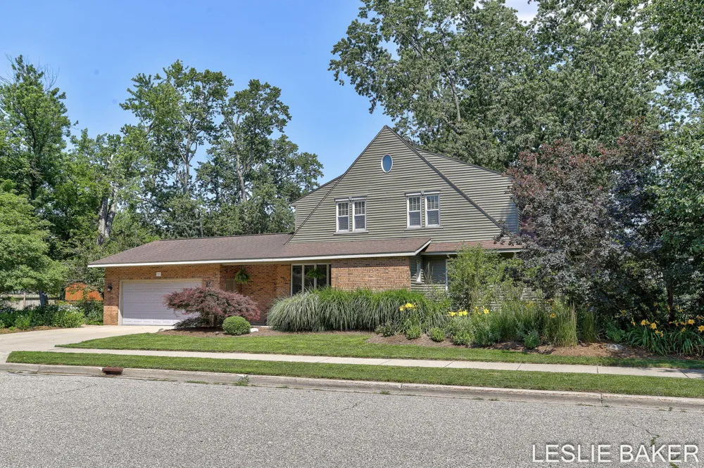 337 Colonial Street Zeeland, MI 49464
