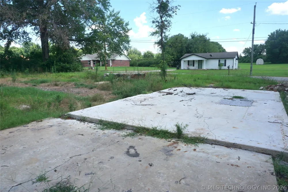 206 E Scott Street Henryetta, OK 74437