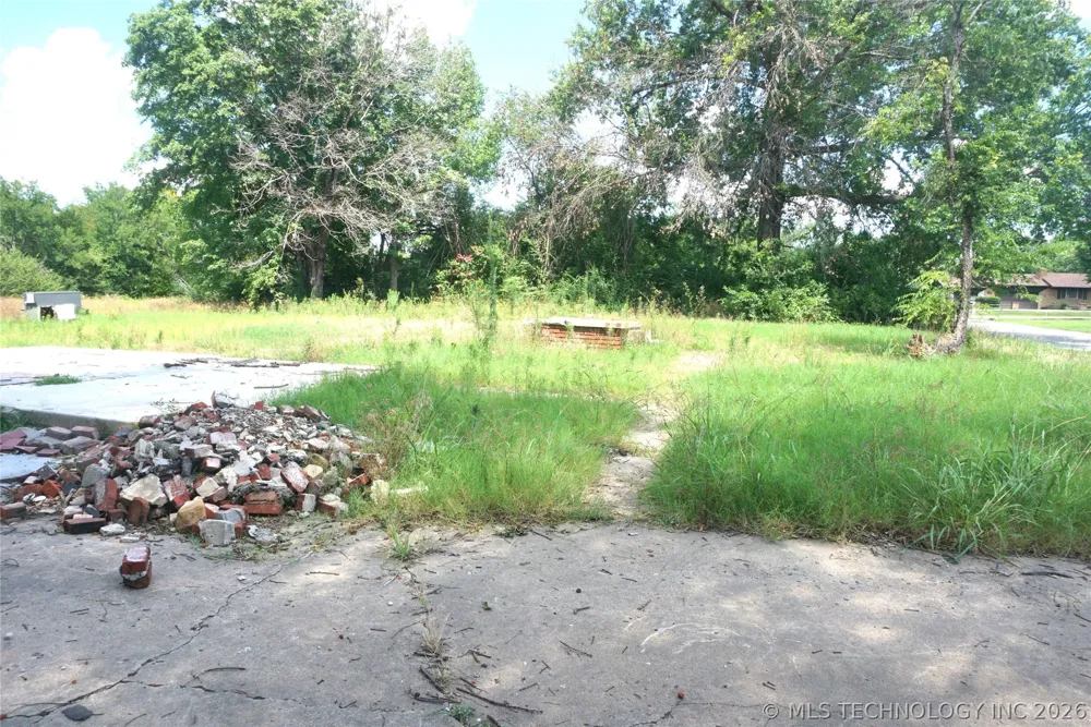 206 E Scott Street Henryetta, OK 74437