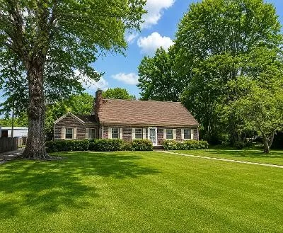 322 Poplar Ave E Selmer, TN 38375