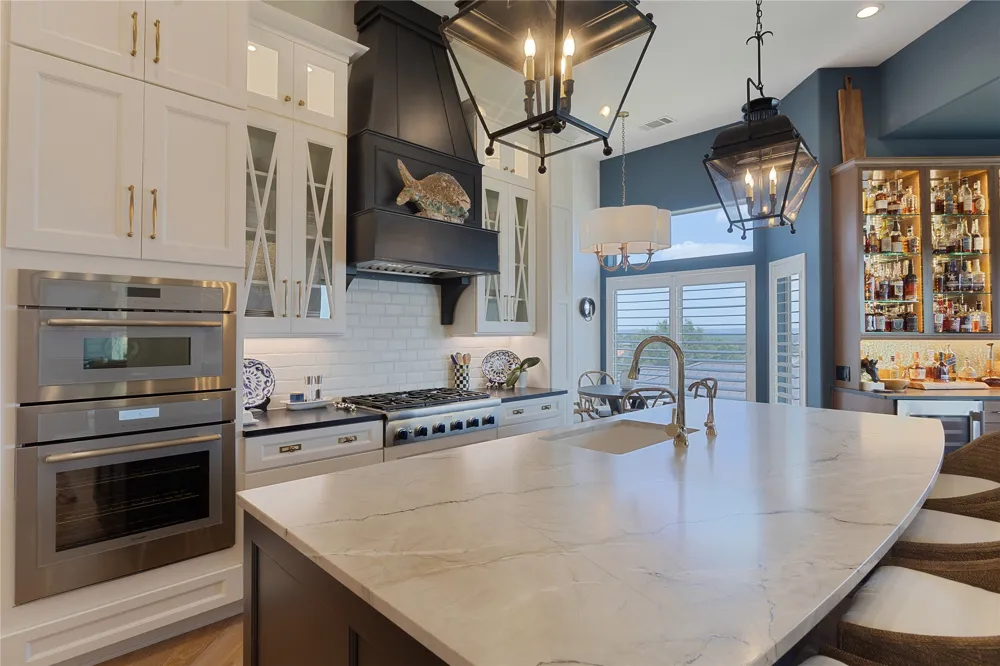 207 Florentine Horseshoe Bay, TX 78657