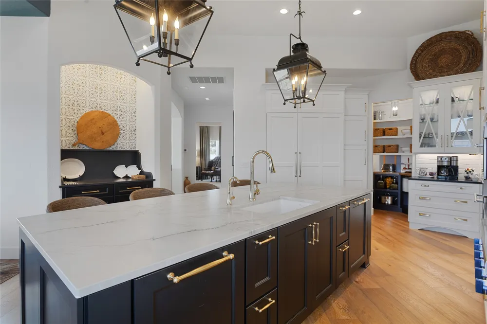 207 Florentine Horseshoe Bay, TX 78657