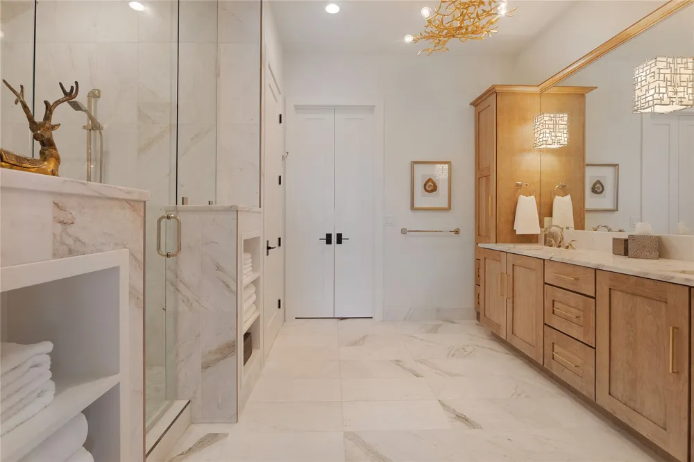 207 Florentine Horseshoe Bay, TX 78657