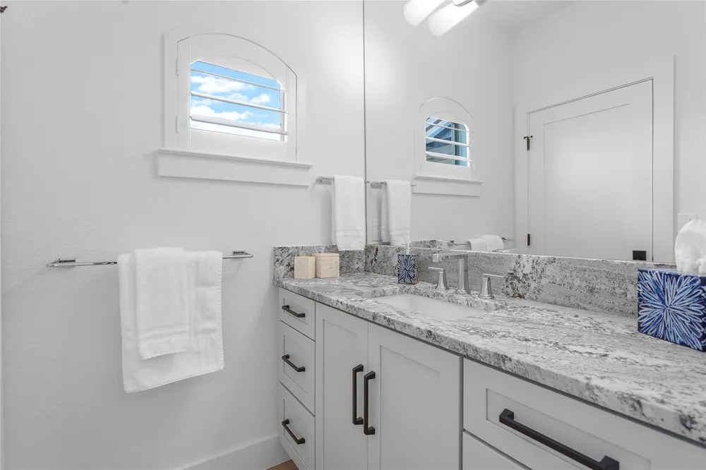 207 Florentine Horseshoe Bay, TX 78657