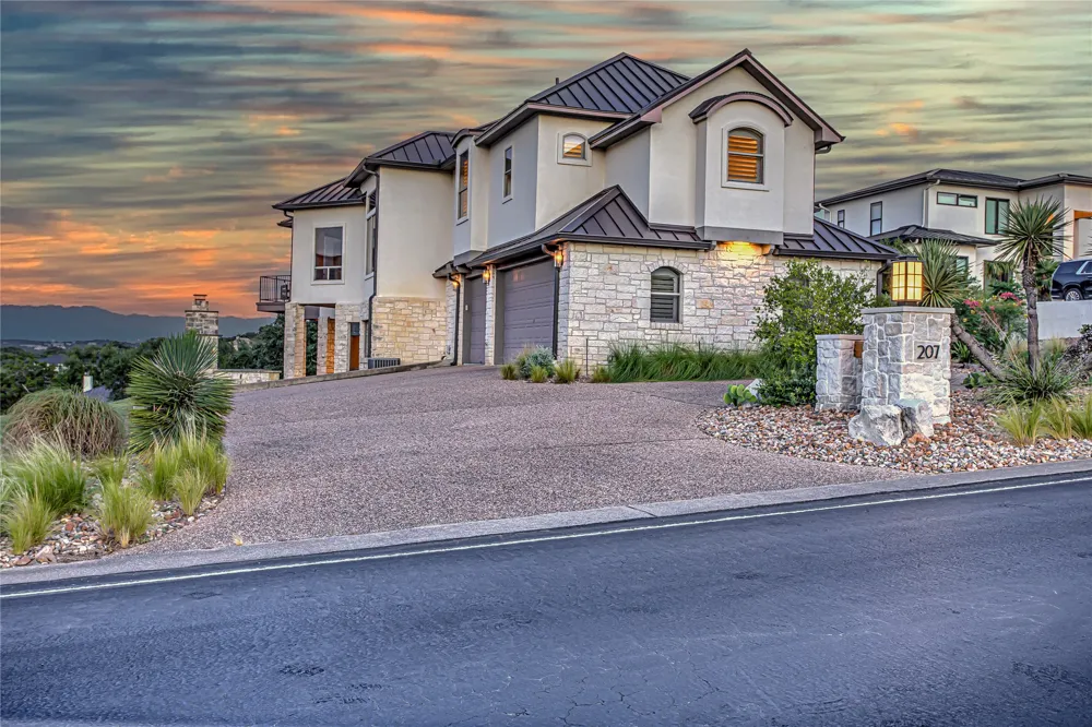 207 Florentine Horseshoe Bay, TX 78657
