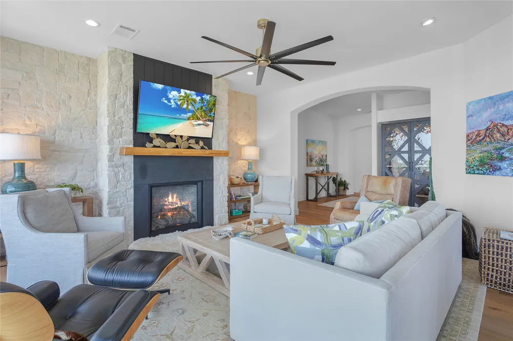 207 Florentine Horseshoe Bay, TX 78657