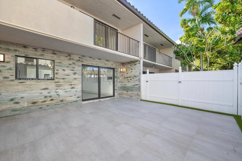 16449 NE 26 Ave #16 North Miami Beach, FL 33160