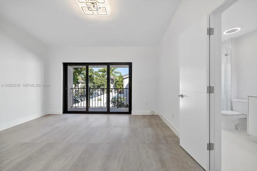16449 NE 26 Ave #16 North Miami Beach, FL 33160