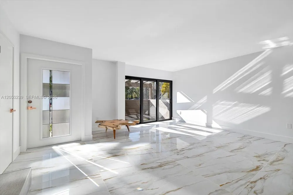 16449 NE 26 Ave #16 North Miami Beach, FL 33160