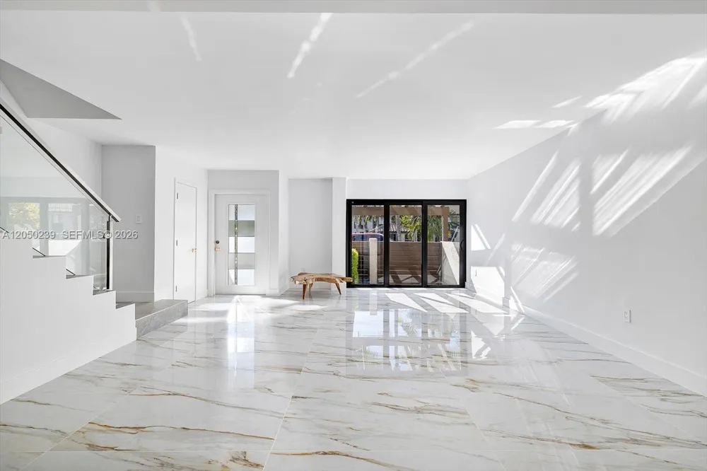 16449 NE 26 Ave #16 North Miami Beach, FL 33160