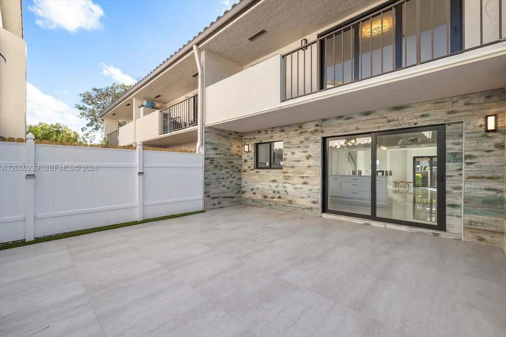 16449 NE 26 Ave #16 North Miami Beach, FL 33160