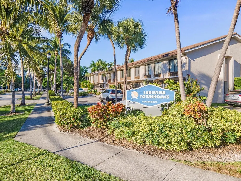 16449 NE 26 Ave #16 North Miami Beach, FL 33160
