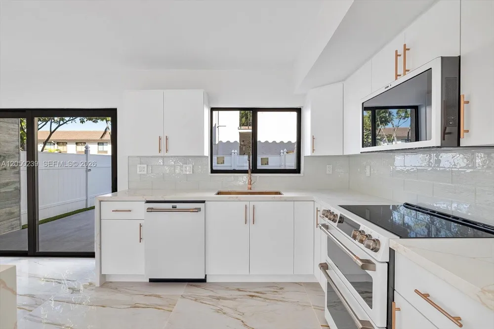 16449 NE 26 Ave #16 North Miami Beach, FL 33160